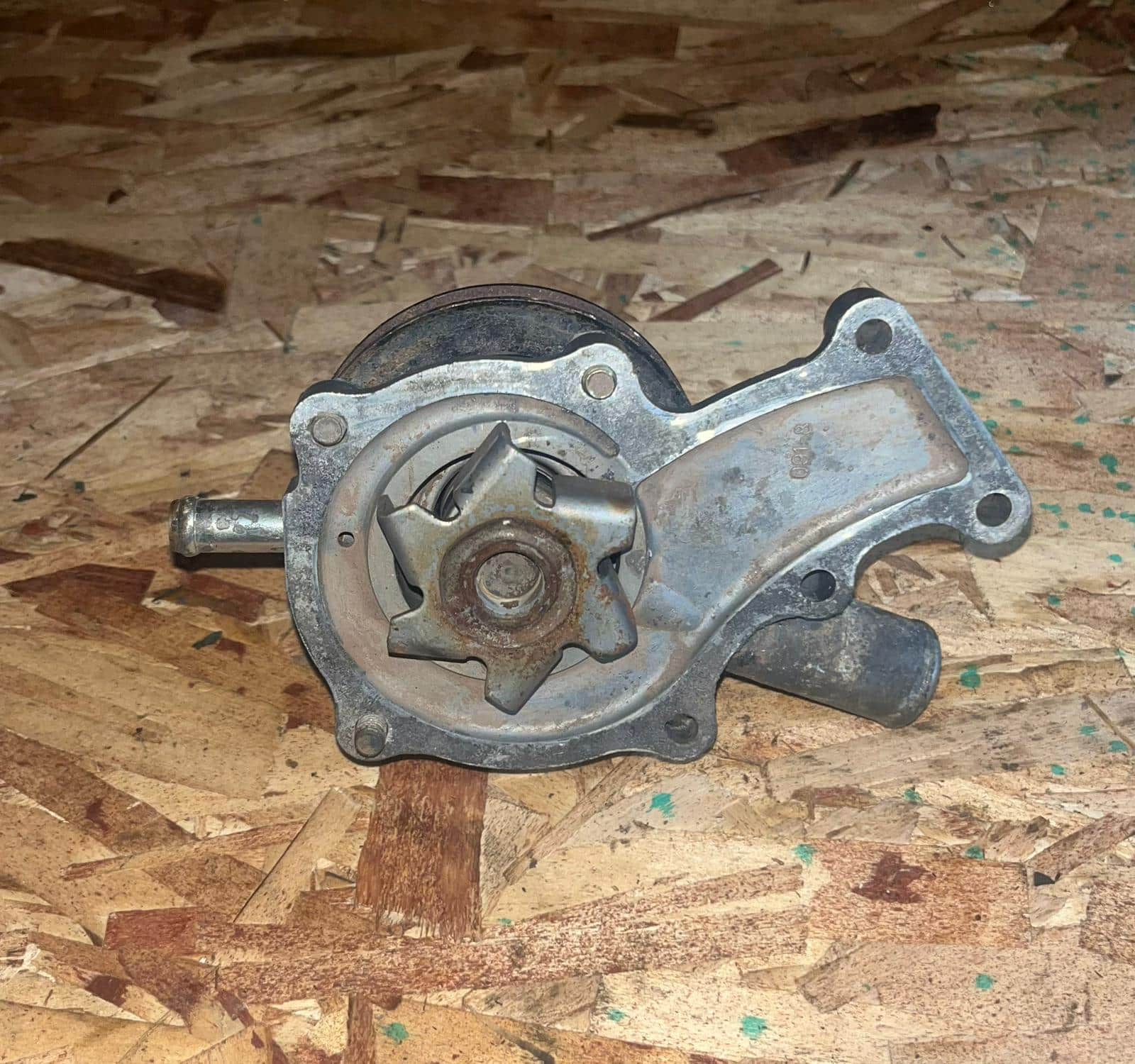 Kubota D902 Engine Water Pump Assy