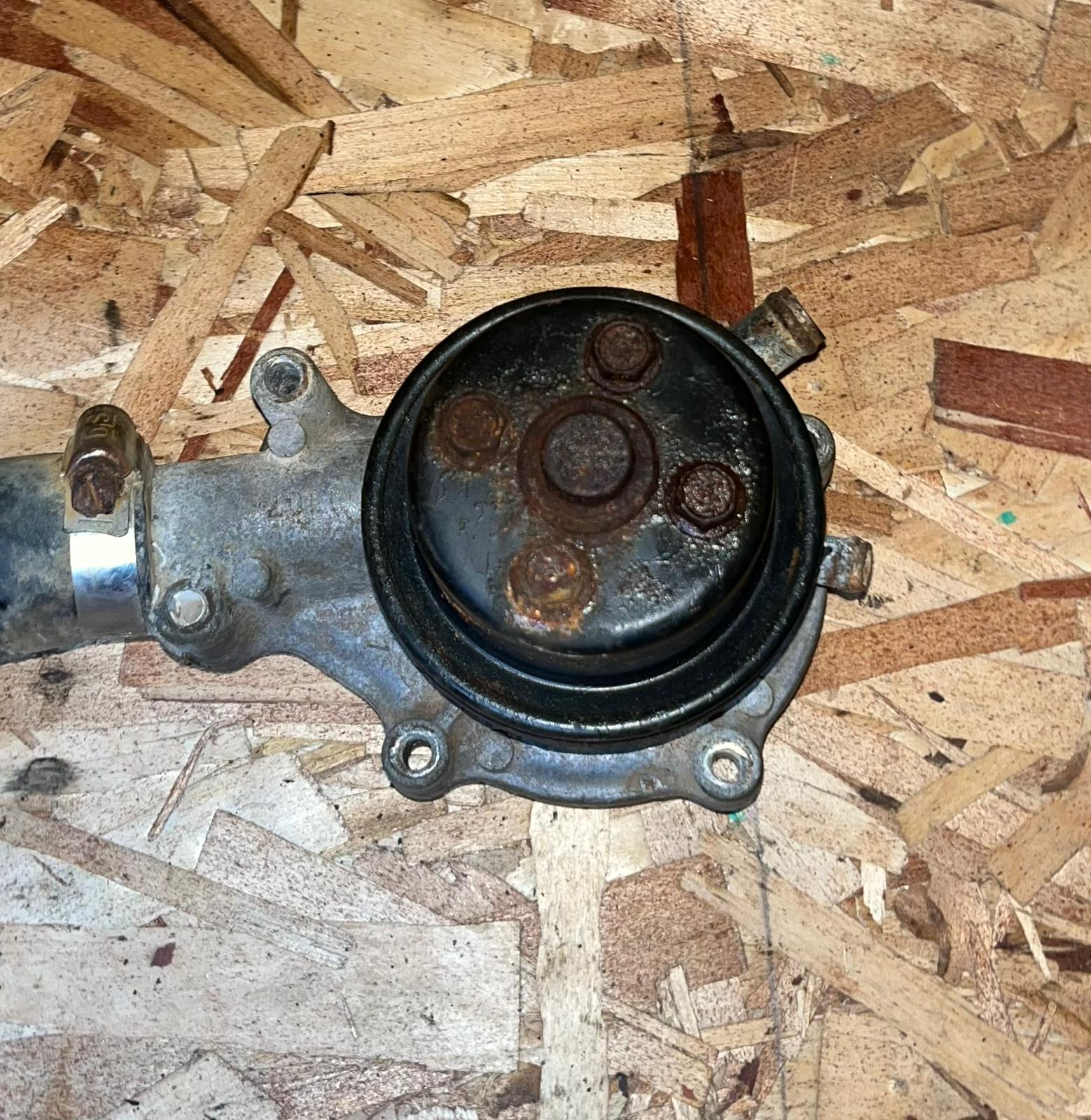 Kubota D1105 Engine Water Pump Assy - Image 2