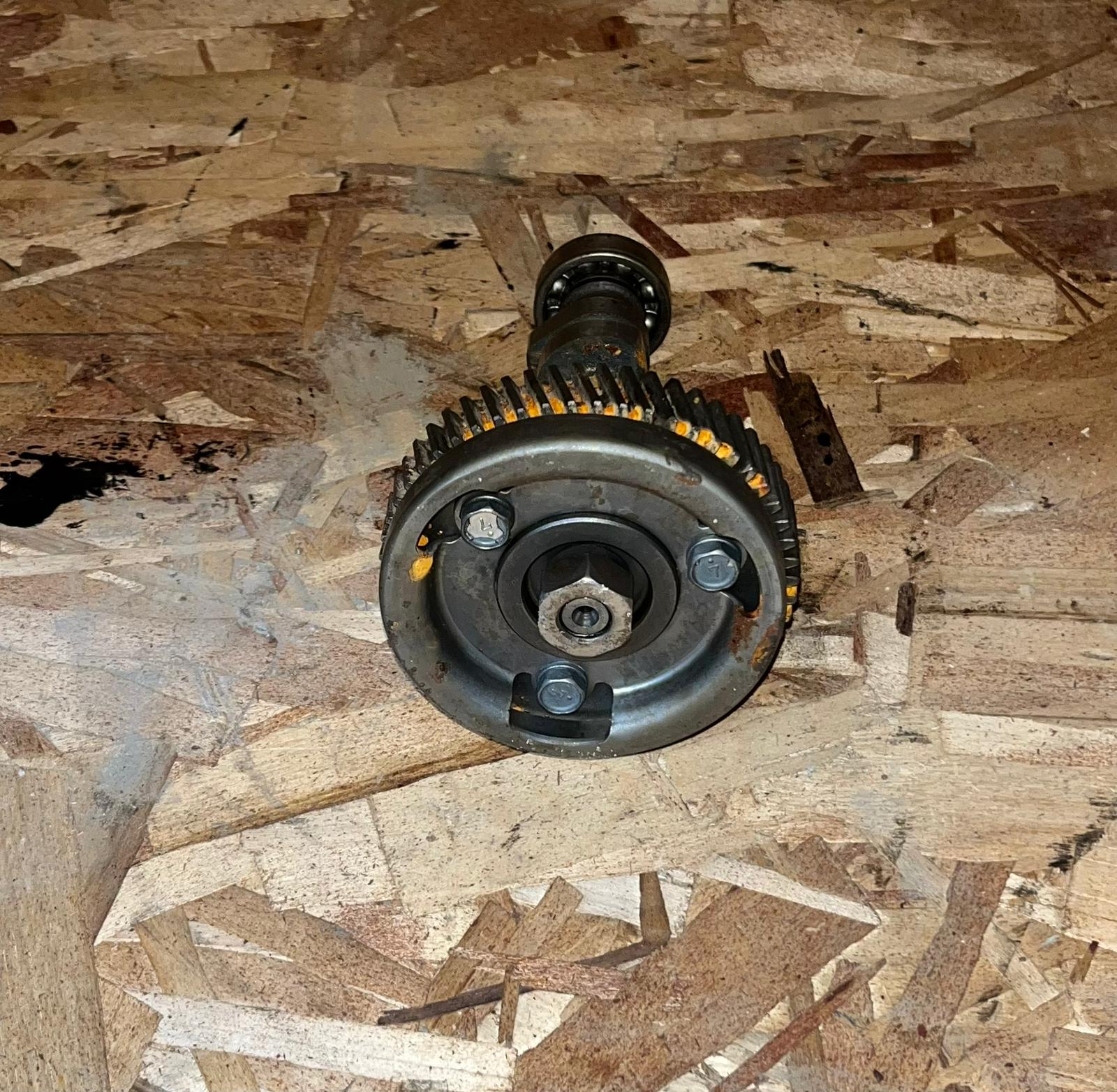 Kubota D1105 Engine - Fuel Camshaft Assembly - Image 2