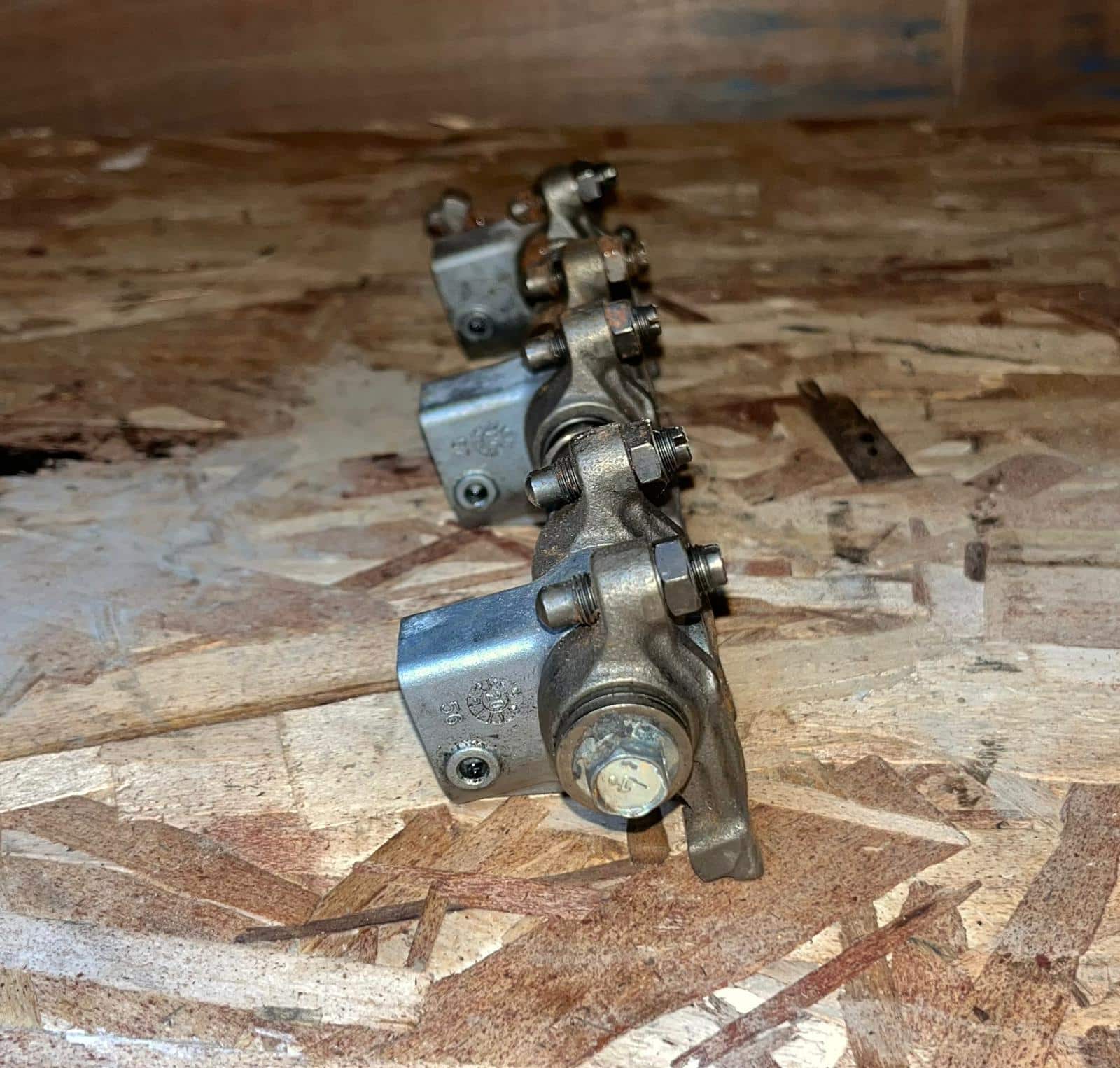 Kubota D1105 Engine Rocker Arm/Shaft Assy - Image 3