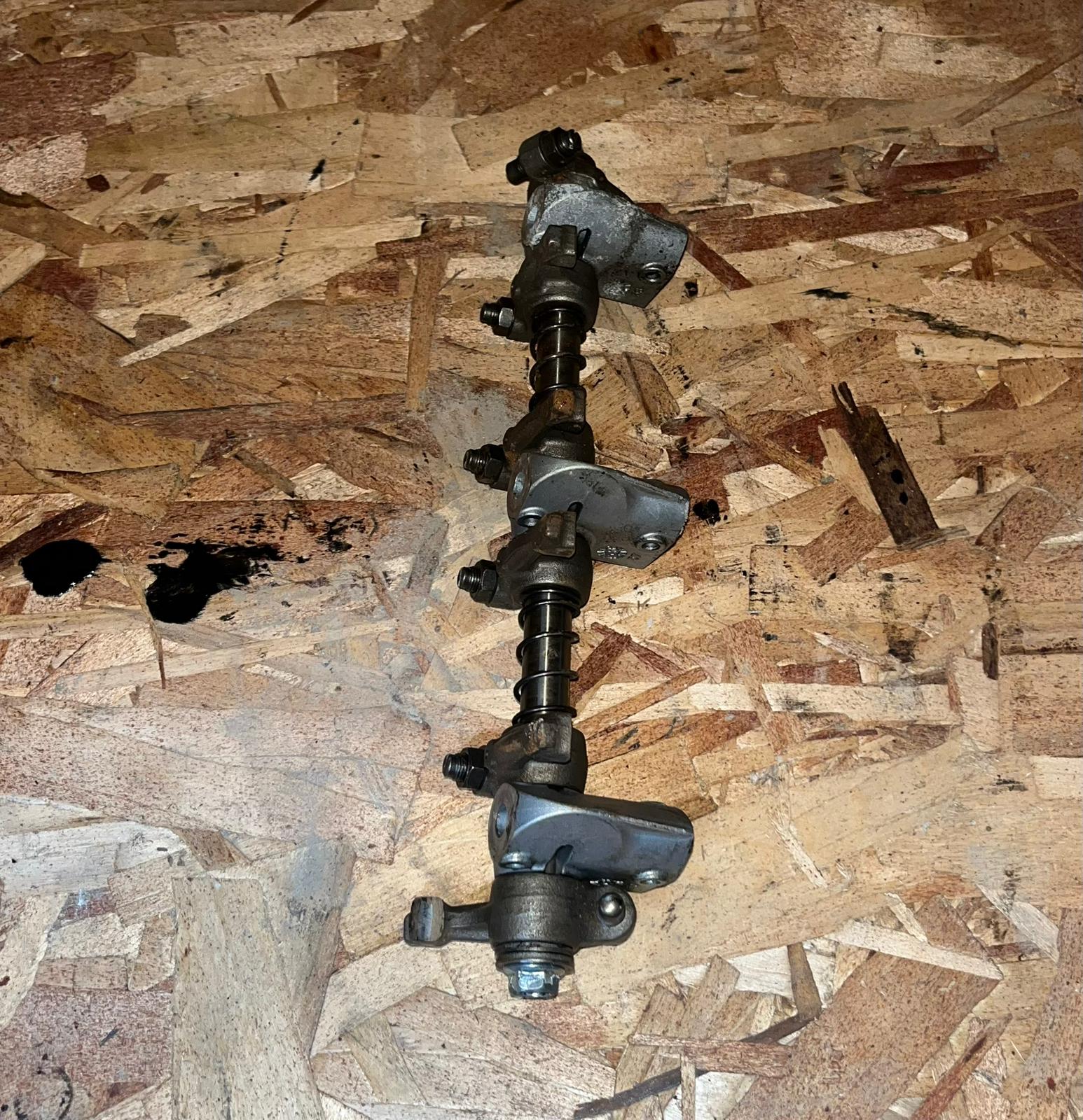 Kubota D1105 Engine Rocker Arm/Shaft Assy - Image 5