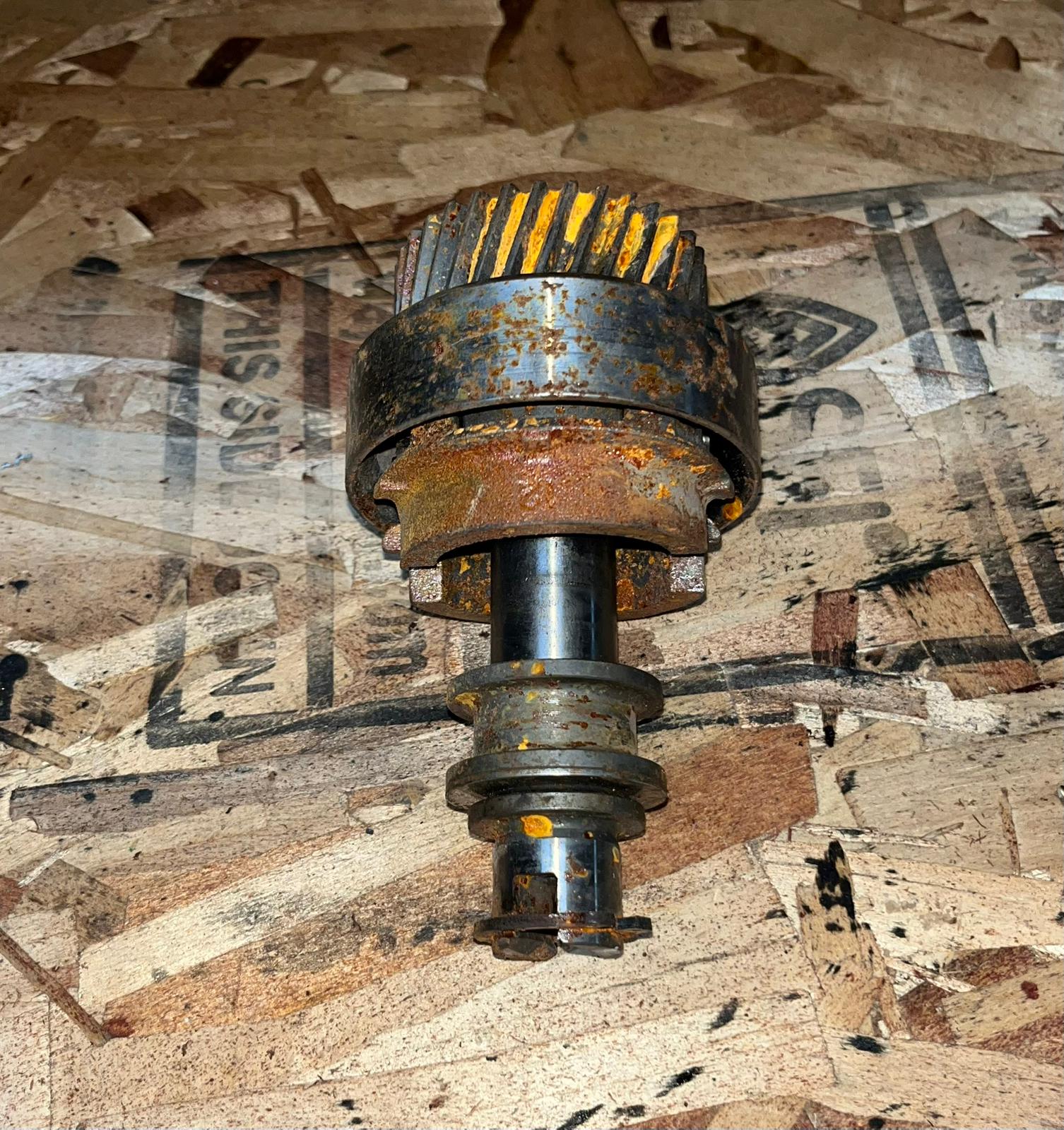 Kubota D1105 Governor Shaft Assembly - Image 2