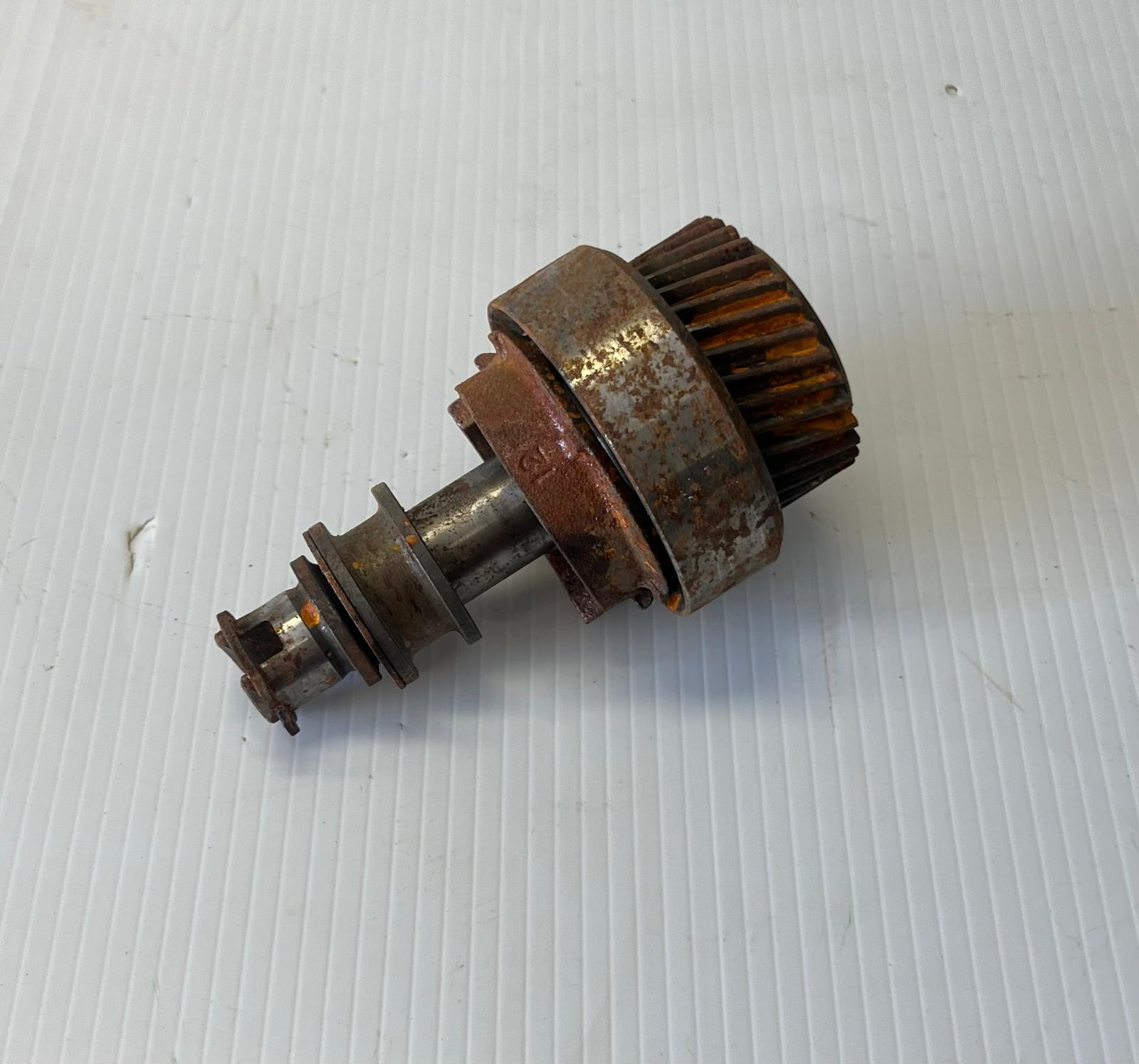 Kubota D1105 Governor Shaft Assembly - Image 5