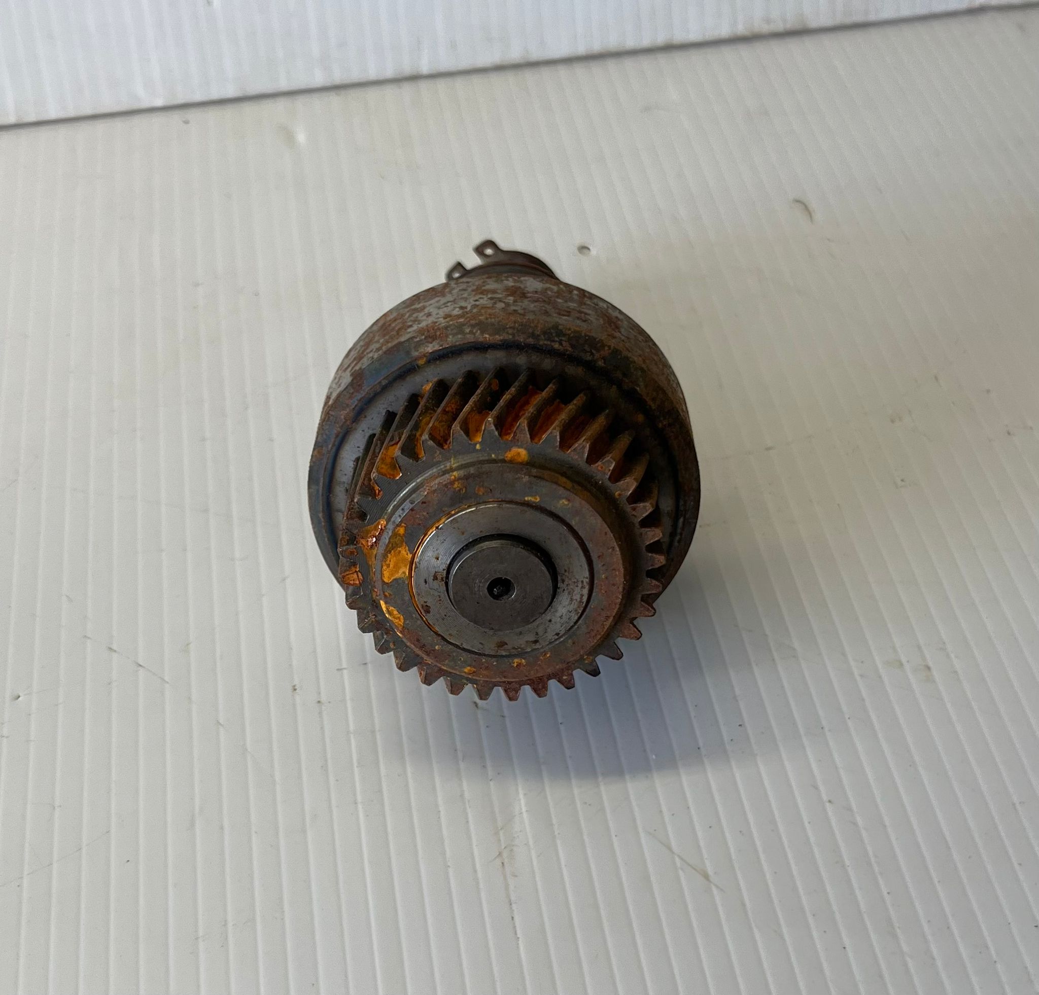 Kubota D1105 Governor Shaft Assembly - Image 3
