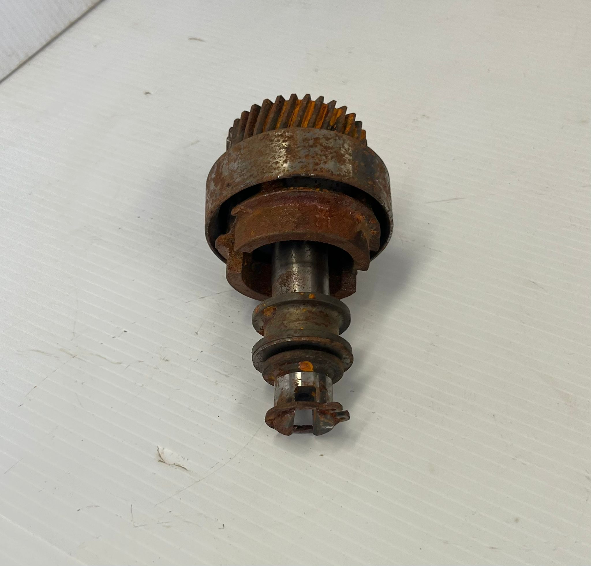 Kubota D1105 Governor Shaft Assembly