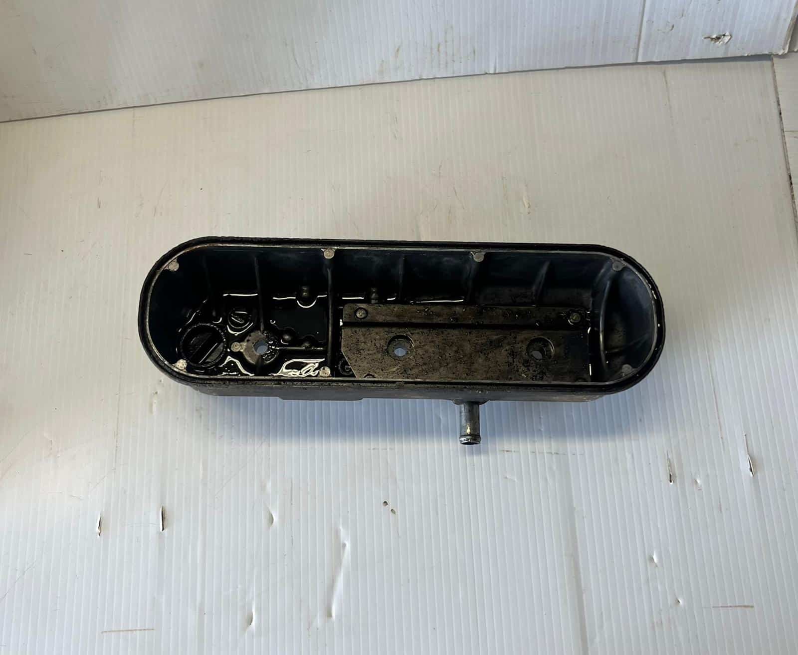 Kubota D1105 Engine Cylinder Head Cover Assy (Missing Gasket) - Image 4