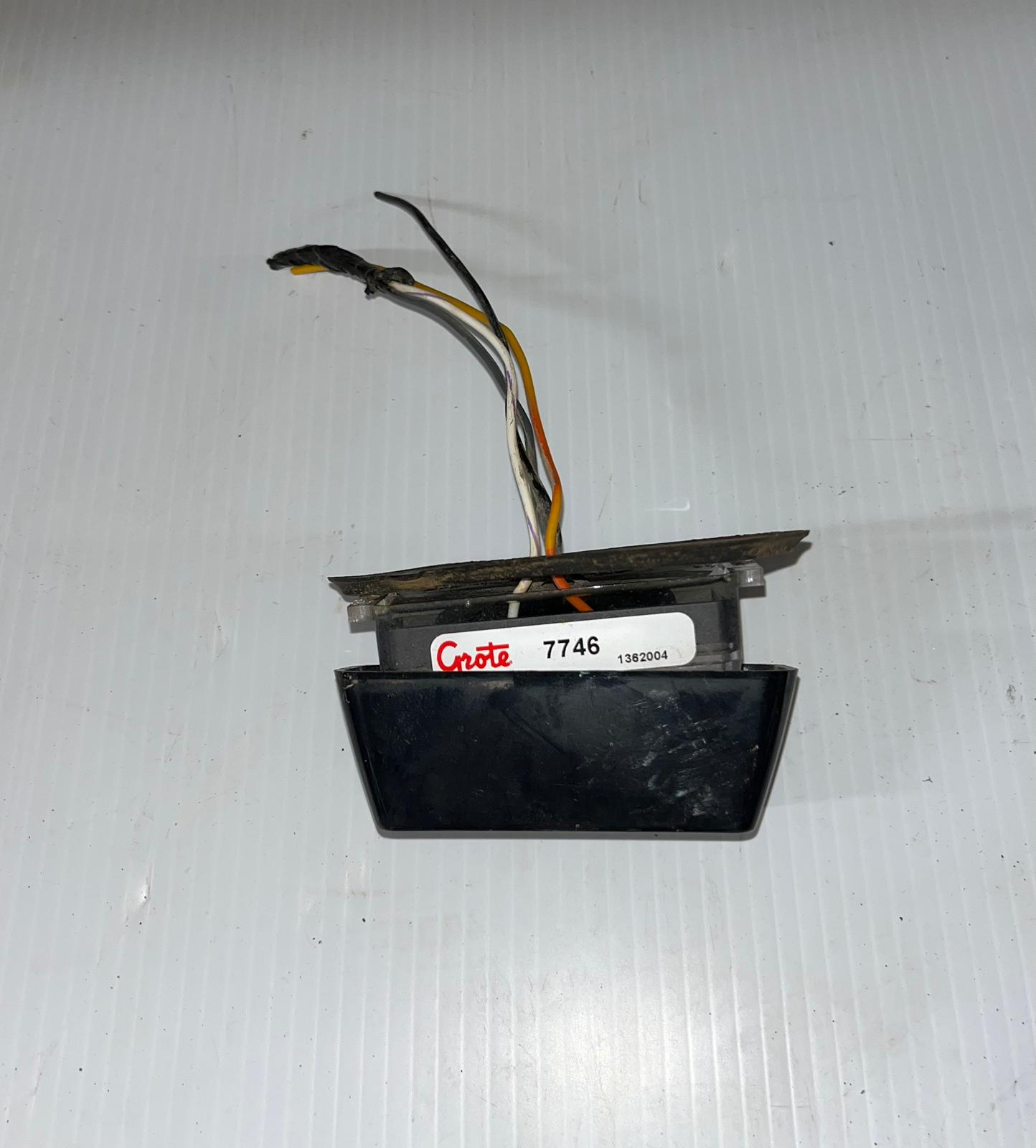 Grote Directional Warning Light #77463 - Image 2