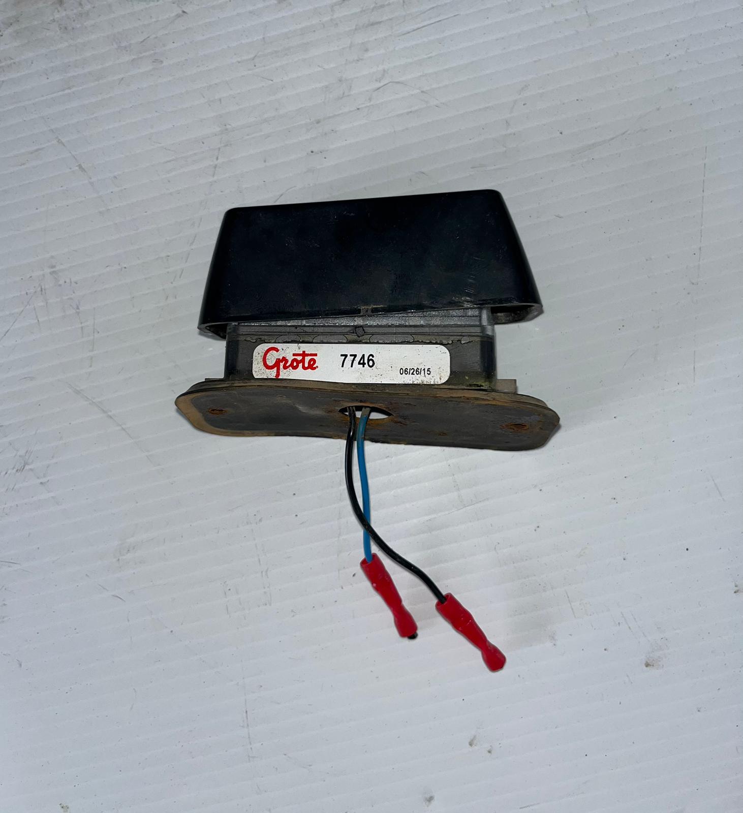 Grote Directional Warning Light #77465 - Image 2