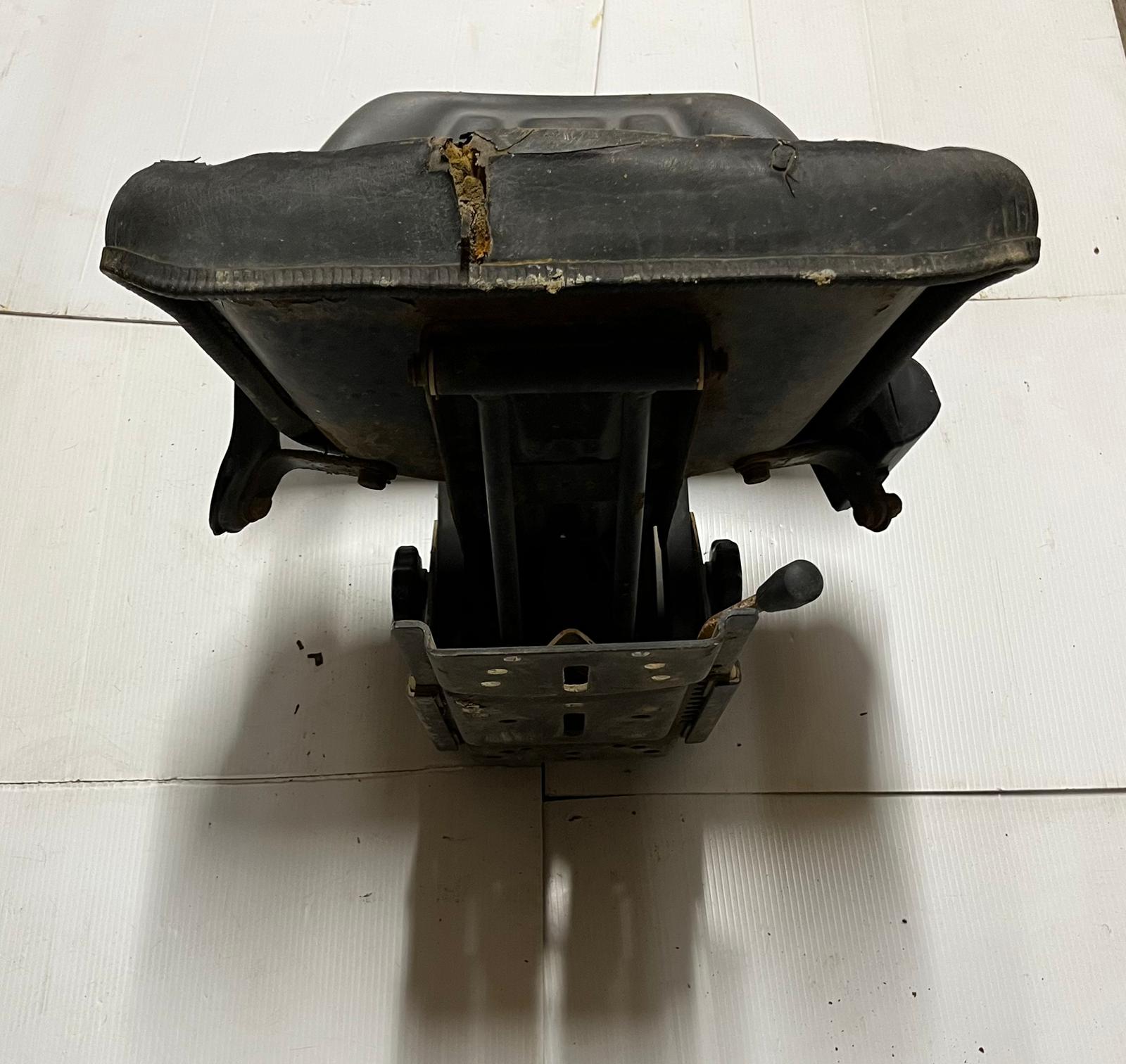 Darby Manufacturing T300 Pilot Seat (B) - Image 3