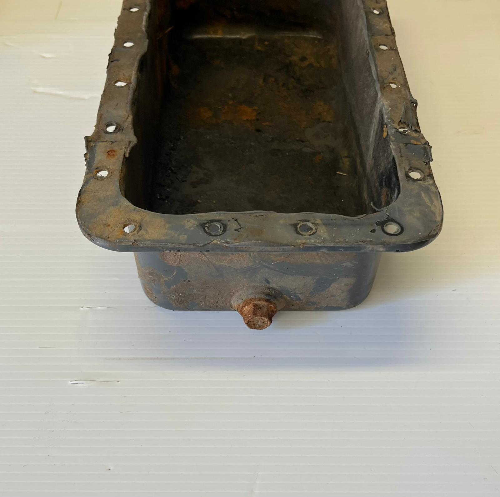 Kubota D902 Engine Oil Pan - Image 5