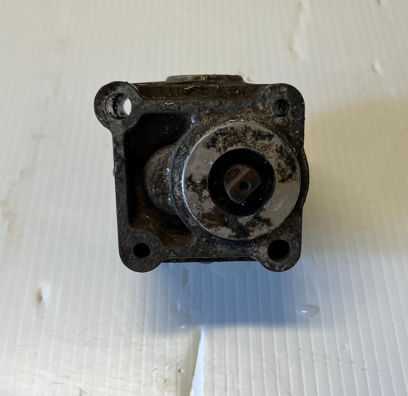 Kubota RTV900 Hydraulic Pump Assy (#2) - Image 2