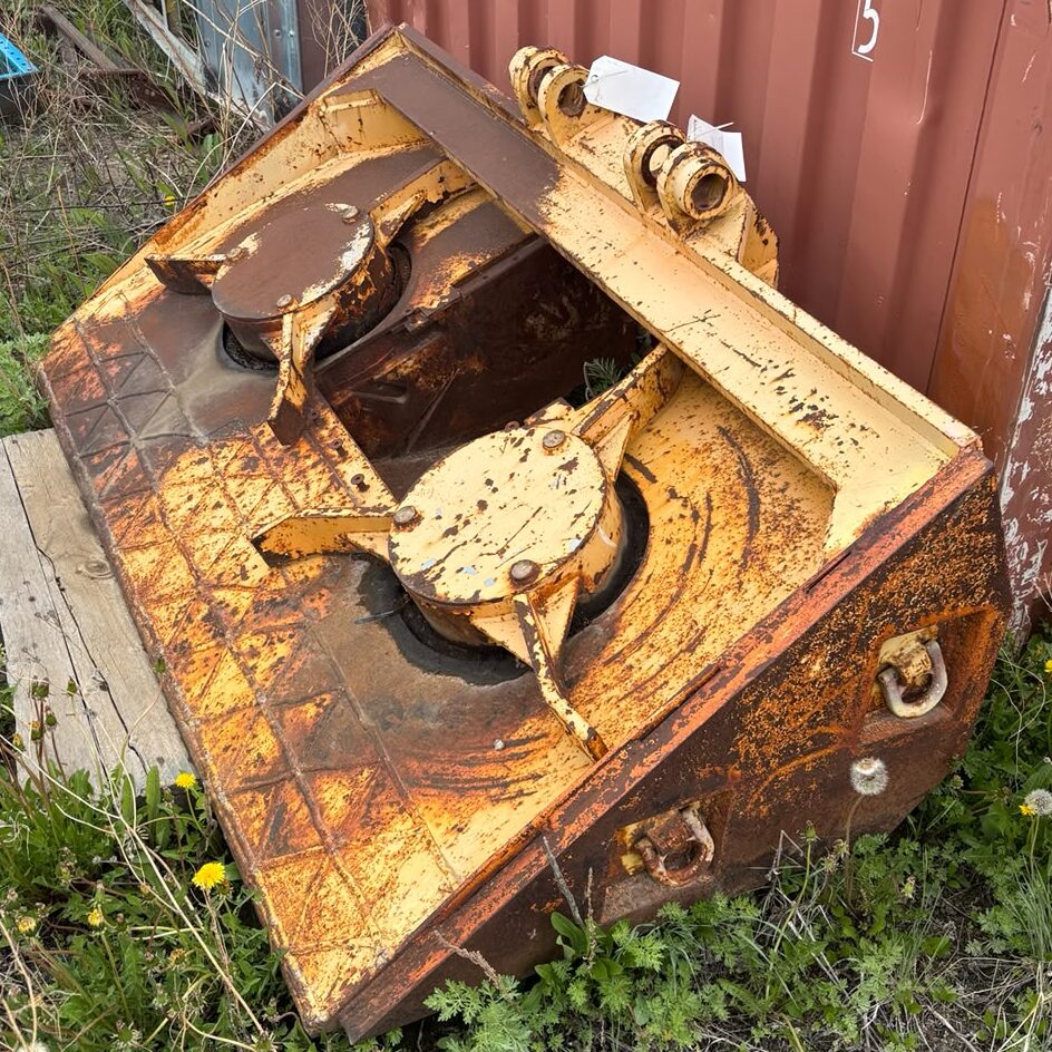 Gathering Arm Table