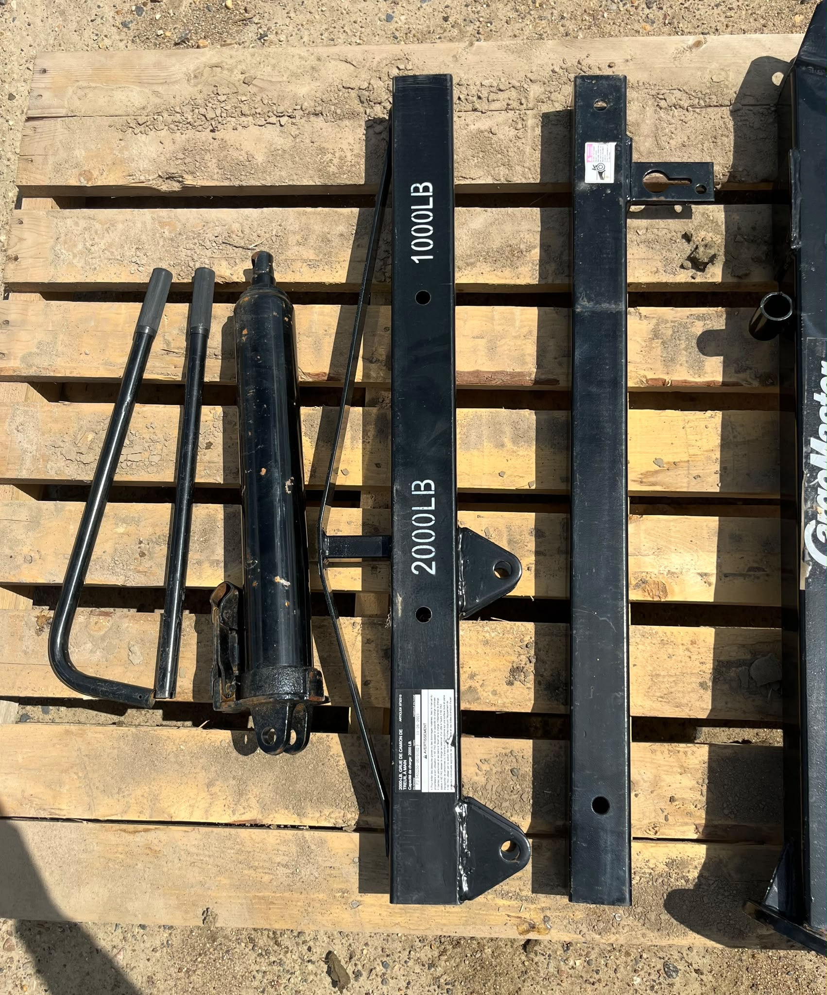 2,000lb Truck Mounted Crane (missing winch and hardware) - Image 2